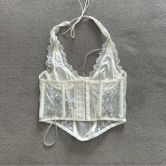 UO Elegant Lace Halter Bralette - Cream Small - Picture 4 of 5